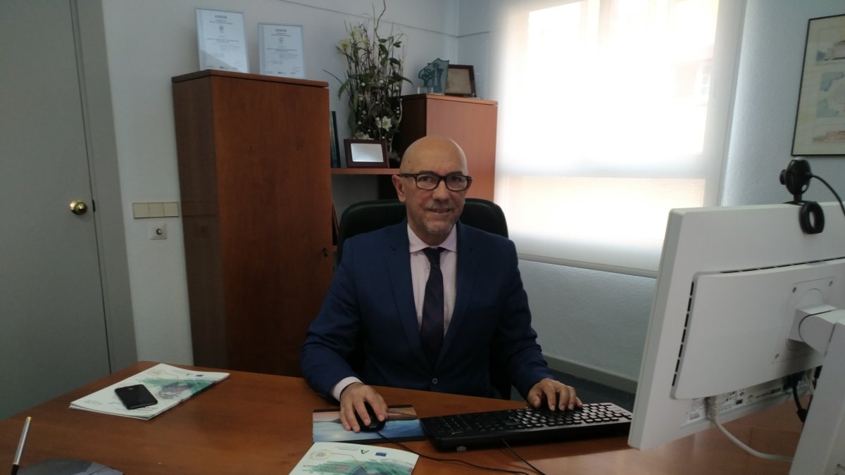 José Manuel Rodríguez, en su oficina de la Agencia IDEA