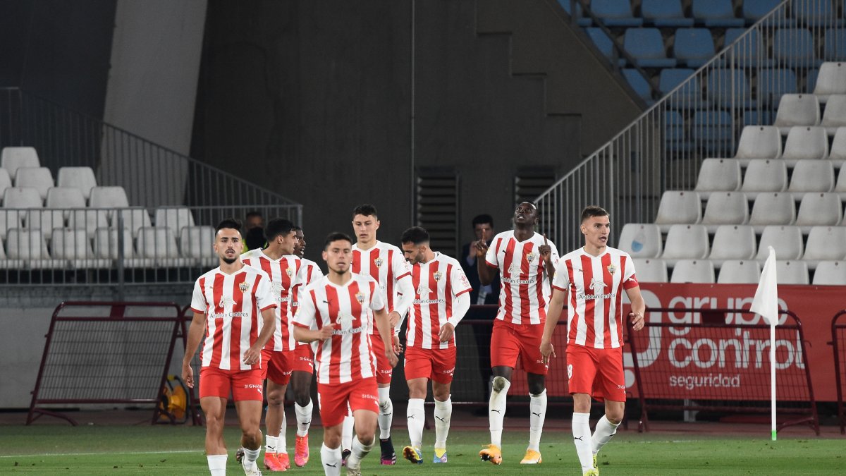 El nigeriano mira al cielo tras marcar el lunes.