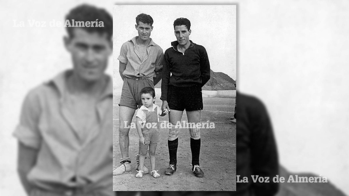 ‘El Carlos’ era todo un personaje en el poblado minero de Rodalquilar. Era el portero del equipo que montó la empresa Adaro.