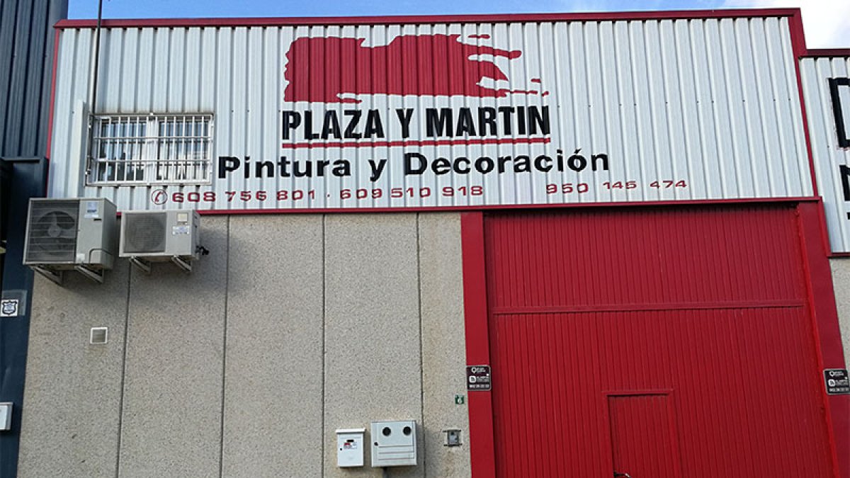 Pinturas Plaza y Martín.