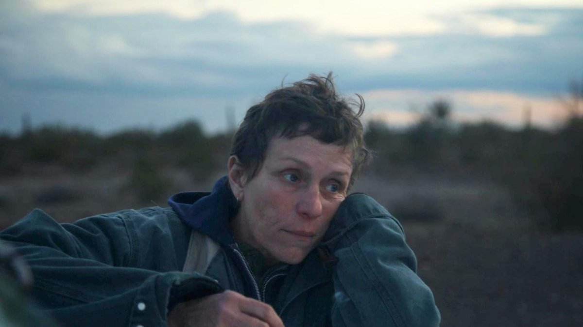 Frances McDormand en un fotograma de la película Nomadland.