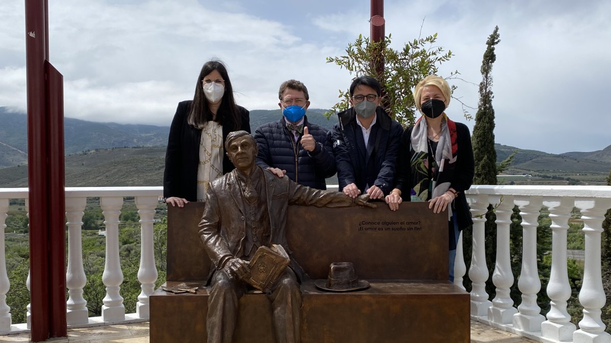 Este monumento está ubicado en la emblemática Pérgola del municipio.
