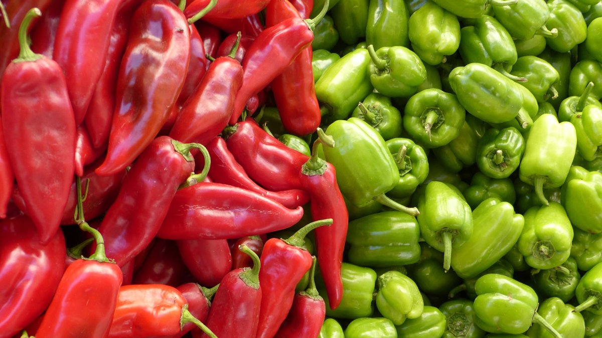 Pimientos para acompañar el pollo.