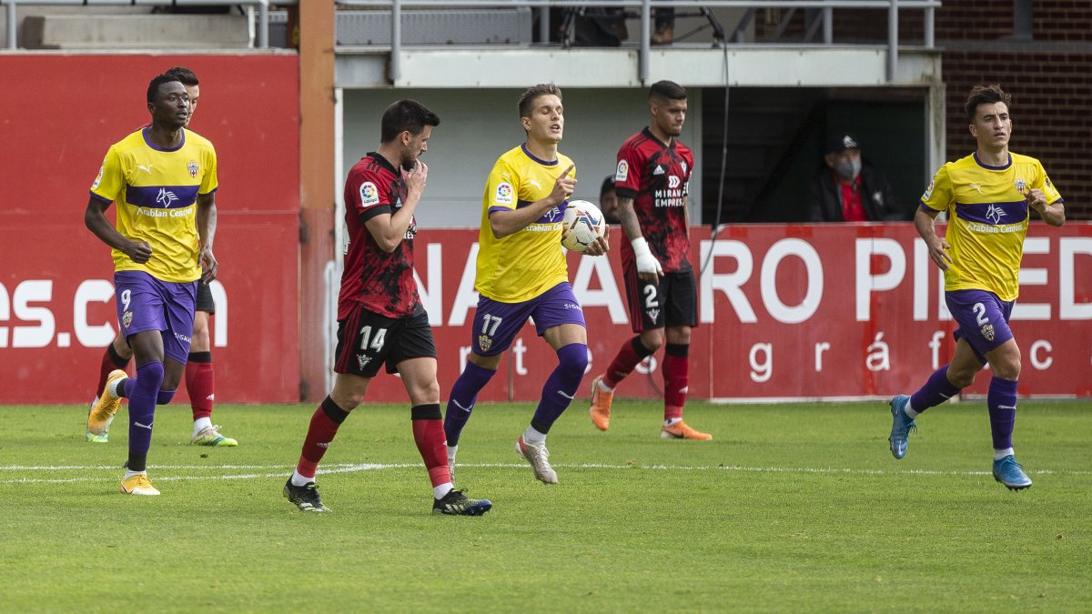 Corpas marcó el gol del Almería al Mirandés en el campo del Anduva.