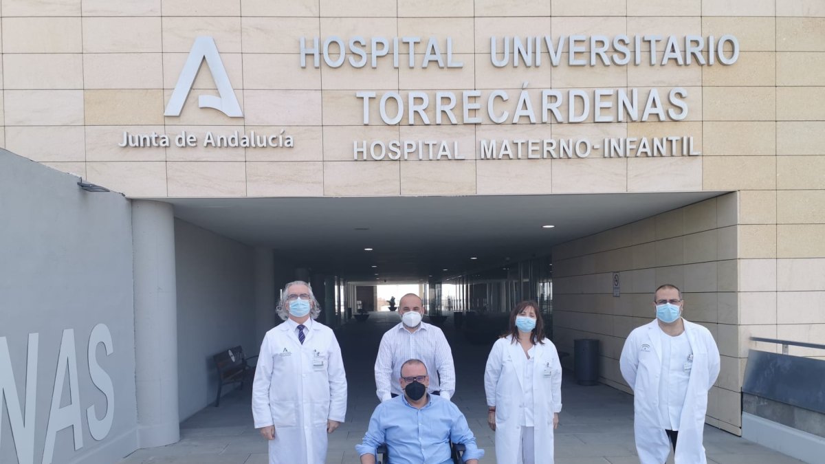 Manuel Vida, Felipe Cañadas y Toñi Alcaraz, responsables de Torrecárdenas, con Eugenio García y Antonio Fernández.