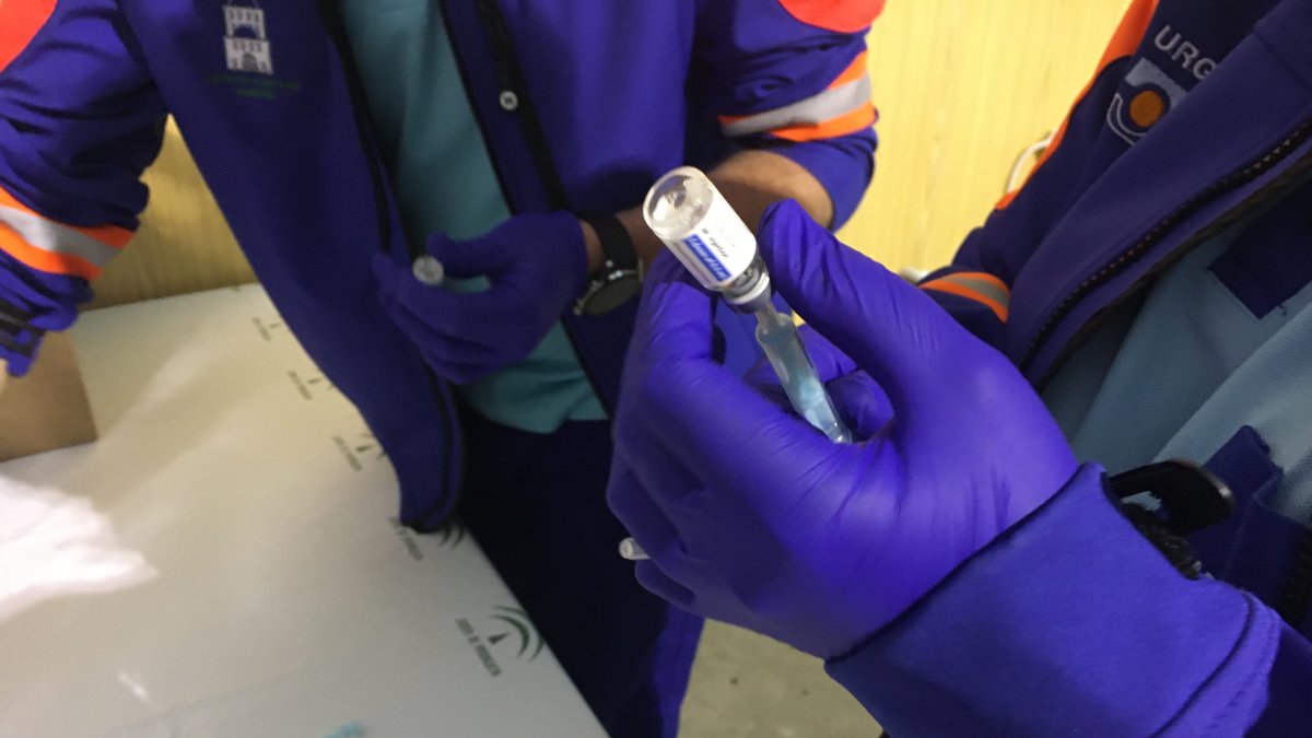 Las vacunas están contribuyendo a rebajar las cifras de contagios en la cuarta ola.