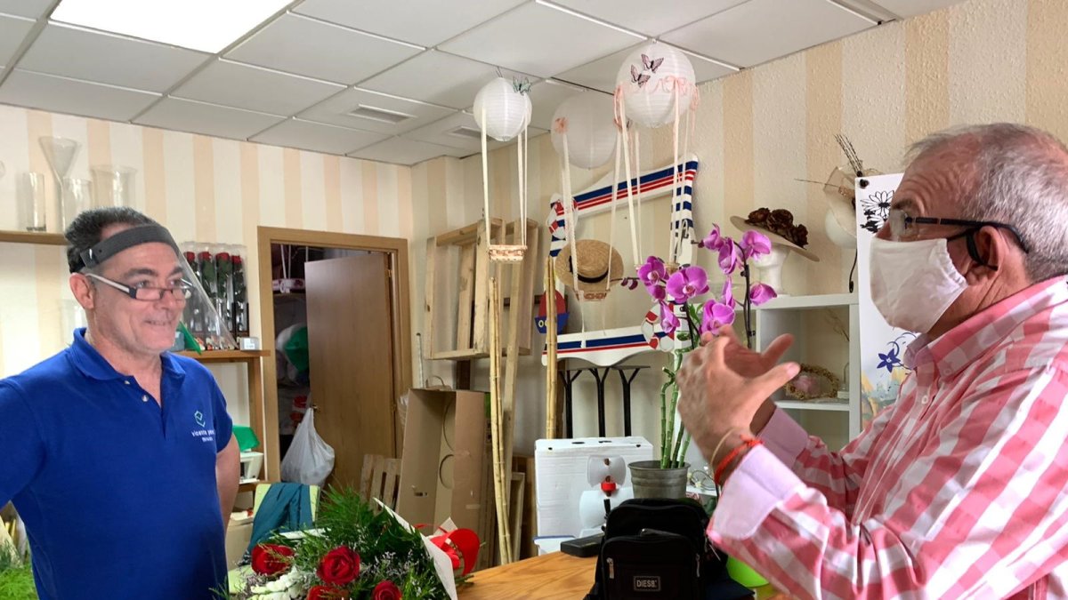 Antonio Bonilla anima a comprar en los comercios locales.