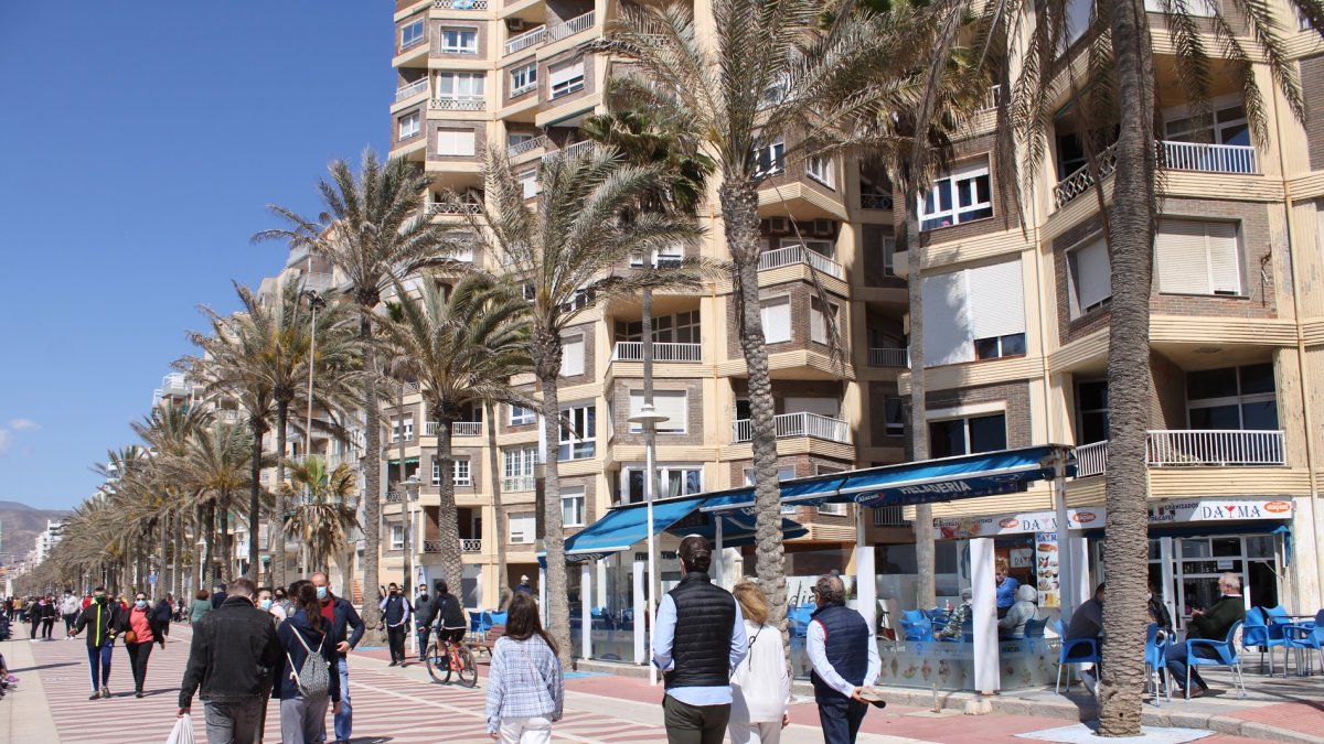 Imagen de archivo del Paseo Marítimo de Almería.