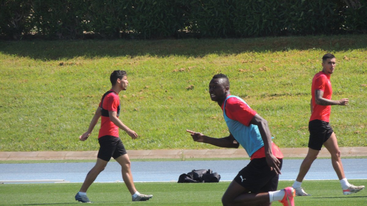 El Pichichi del Almería (18 goles en Liga) en el entrenamiento.