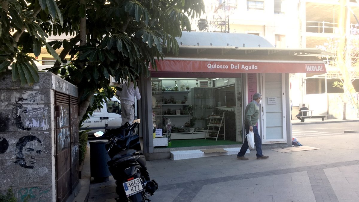 El Kiosco del Aguila está situado en la calle javier Sanz.