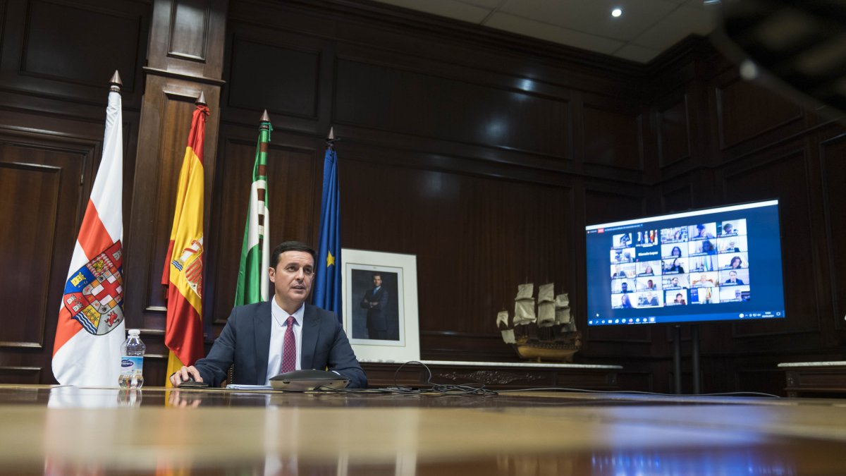 El presidente de Diputación durante el pleno.