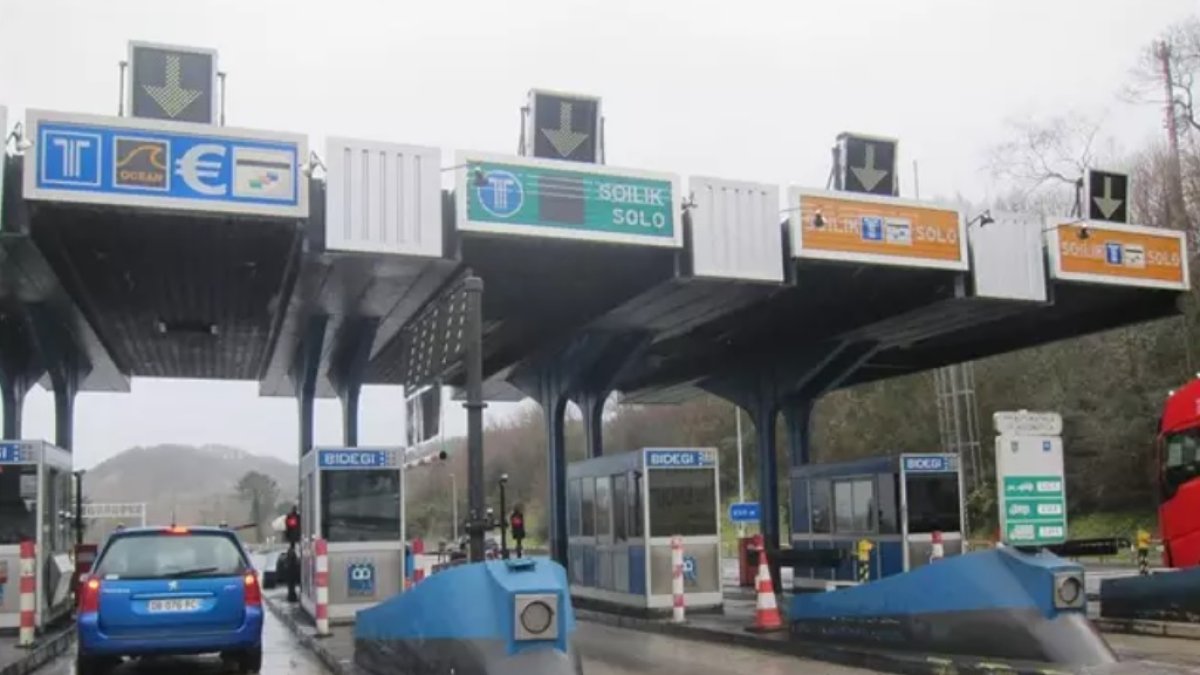 Puesto de peaje en la AP-8.