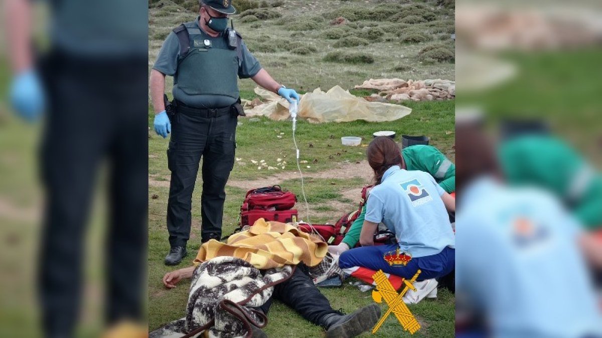 Imagen de la operación de rescate difundida por la Guardia Civil de Almería.