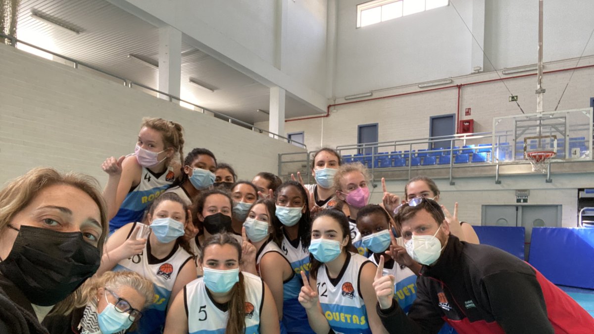 El equipo cadete femenino del CB Roquetas.