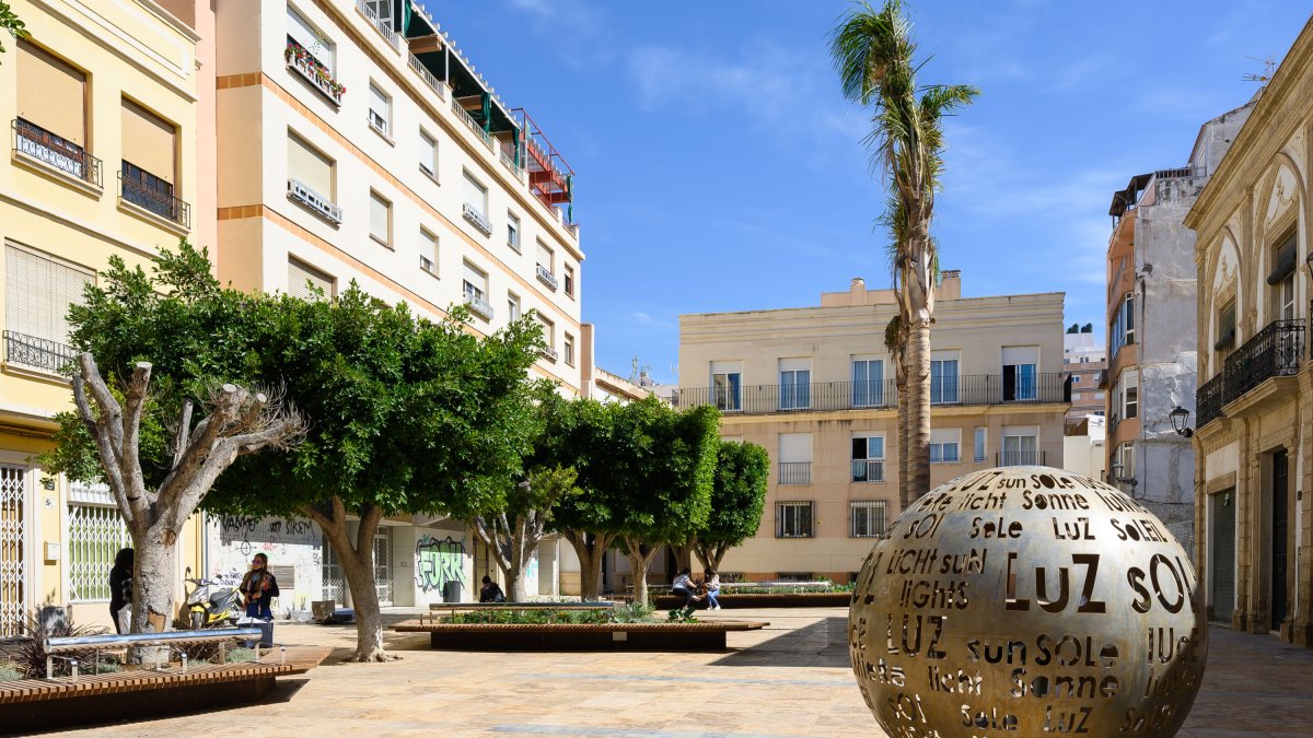 Vista general de la Plaza Careaga después de la actuación realizada con fondos DUSI