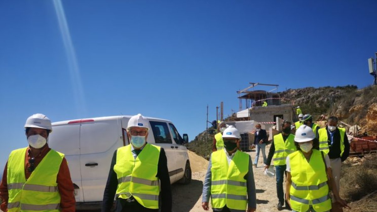 Cano y Caicedo en la visita a las obras.