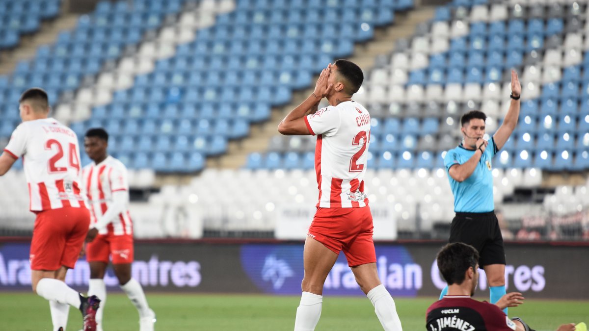 Chumi se lamenta tras desperdiciar una ocasión ante el Albacete.