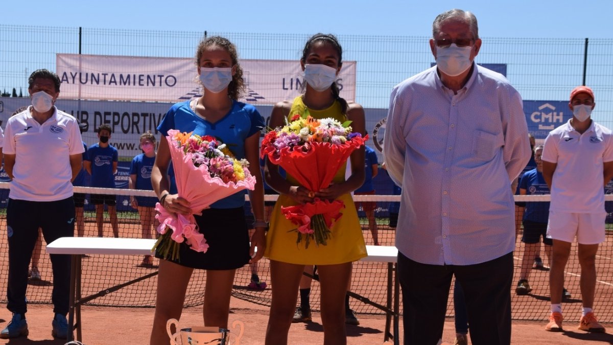 María Dolores López vuelve a conquista un título para el tenis almeriense.