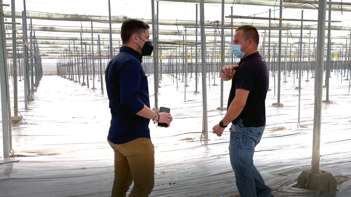 Criado y López visita la finca de Sergio Fernández.