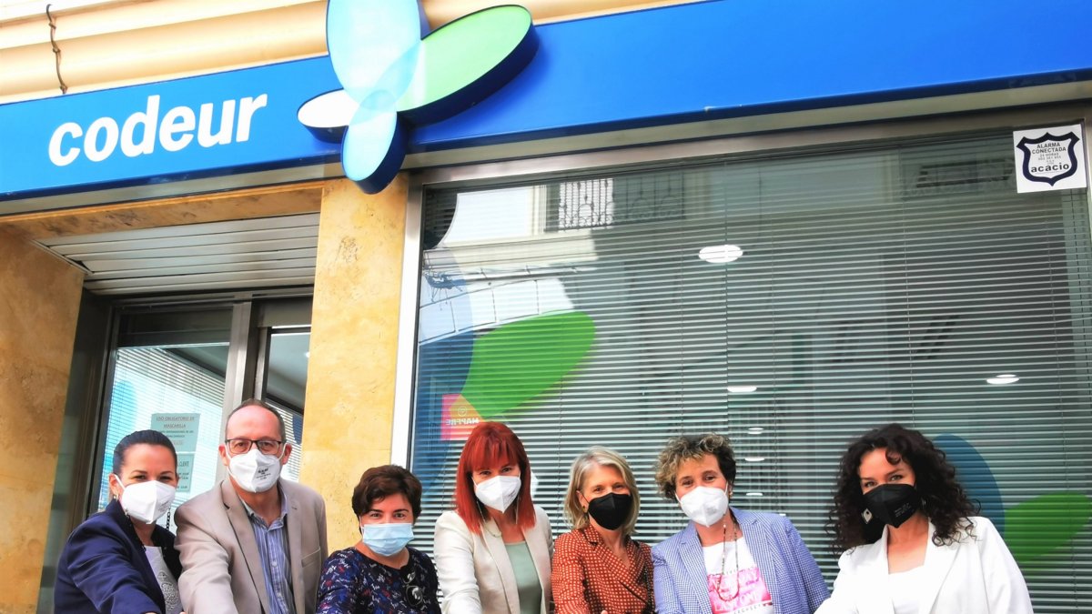 Personal de Codeur con María Jesús Gallardo de Gesisur y Elena Tambo de Gesturbansur.