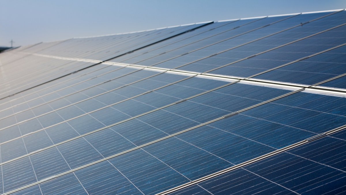 Placas solares para aprovechar que la provincia es una de las zonas europeas con más horas anuales de sol.