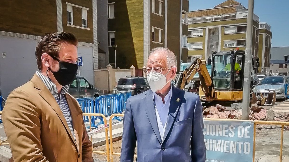 José Luis Llamas y Gabriel Amat en las obras.