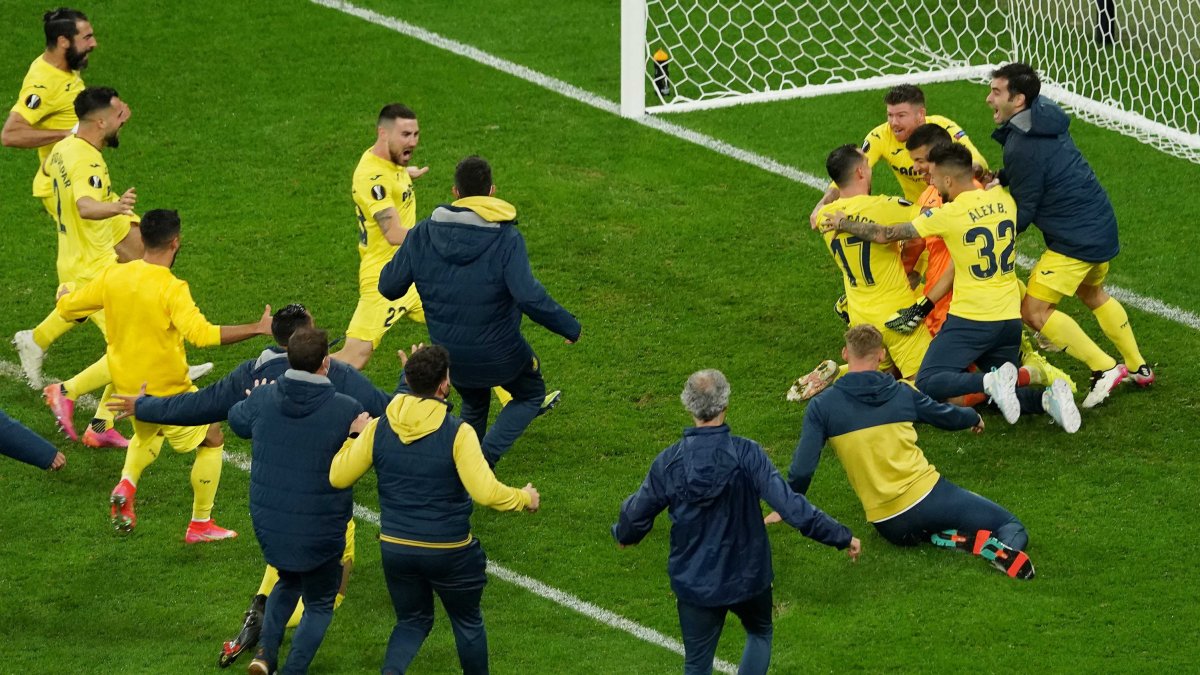 Los jugadores del Villarreal estallan tras la victoria.