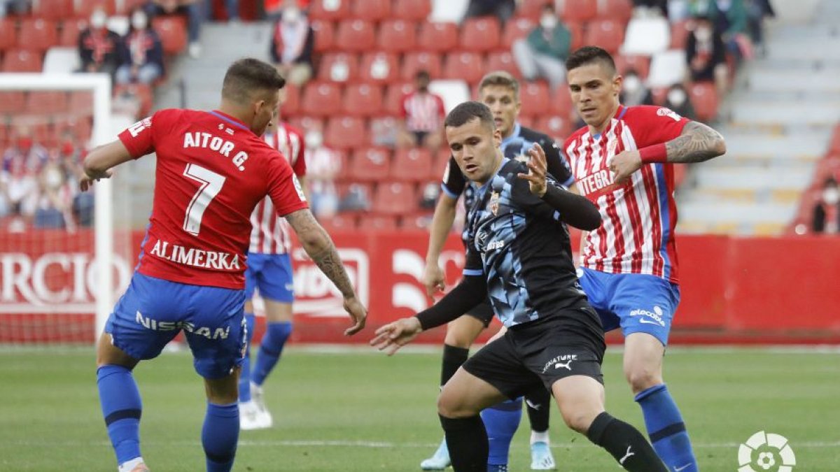 Aketxe hizo un señor partido en Gijón.