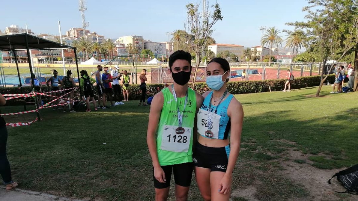 Los hermanos Hernández Villamor se proclaman campeones de Andalucía sub23 en 100 metros lisos.