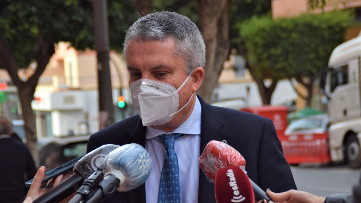 Juan de la Cruz Belmonte, delegado de Salud.