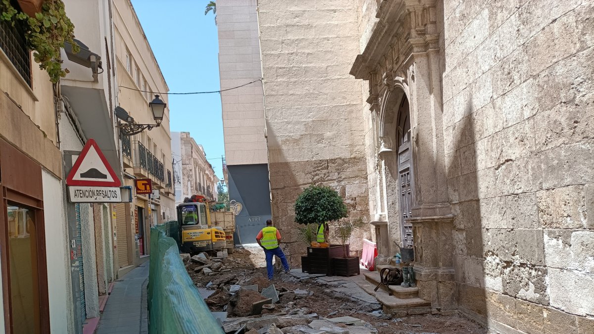 Máquinas ya trabajando en la calle Mariana