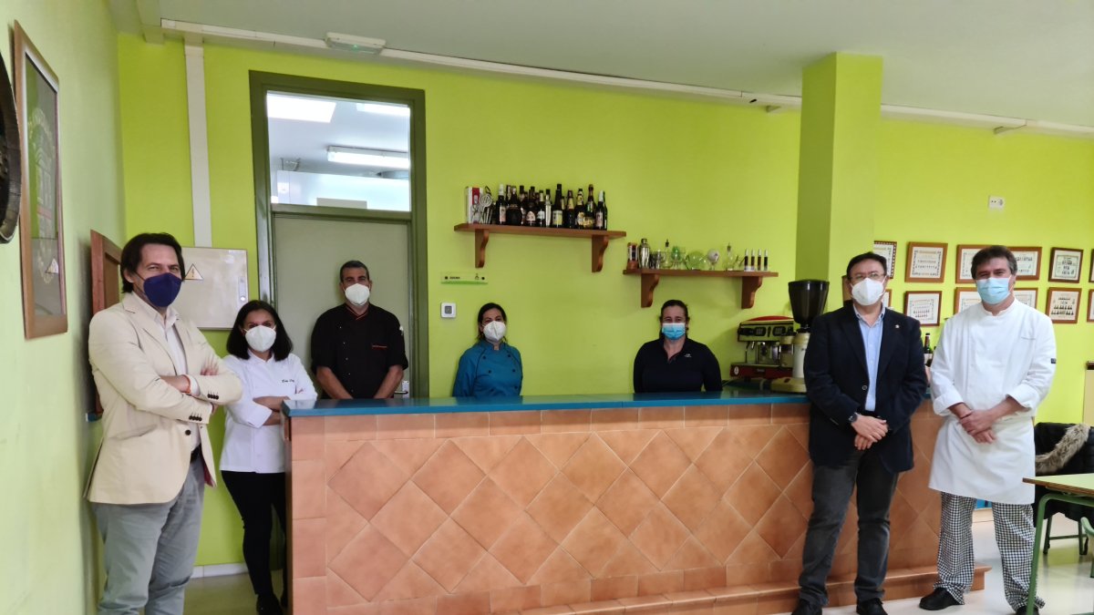 Reunión de Burgos con el equipo docente y Diego Gea, presidente de los hosteleros.