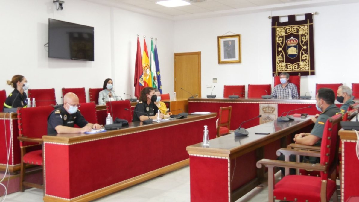 Reunión de seguridad celebrada en el Ayuntamiento de Adra.