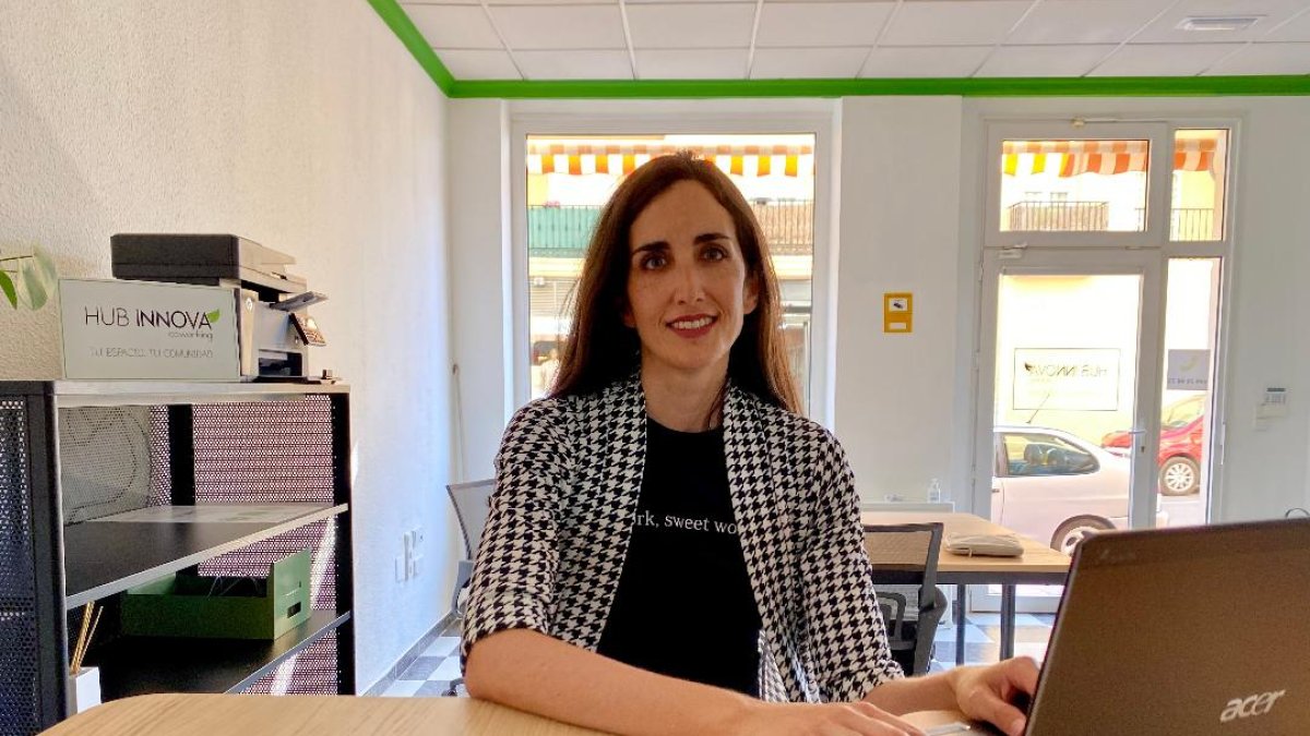 Verónica Díaz en su empre Hub Innova de Cuevas del Almanzora.