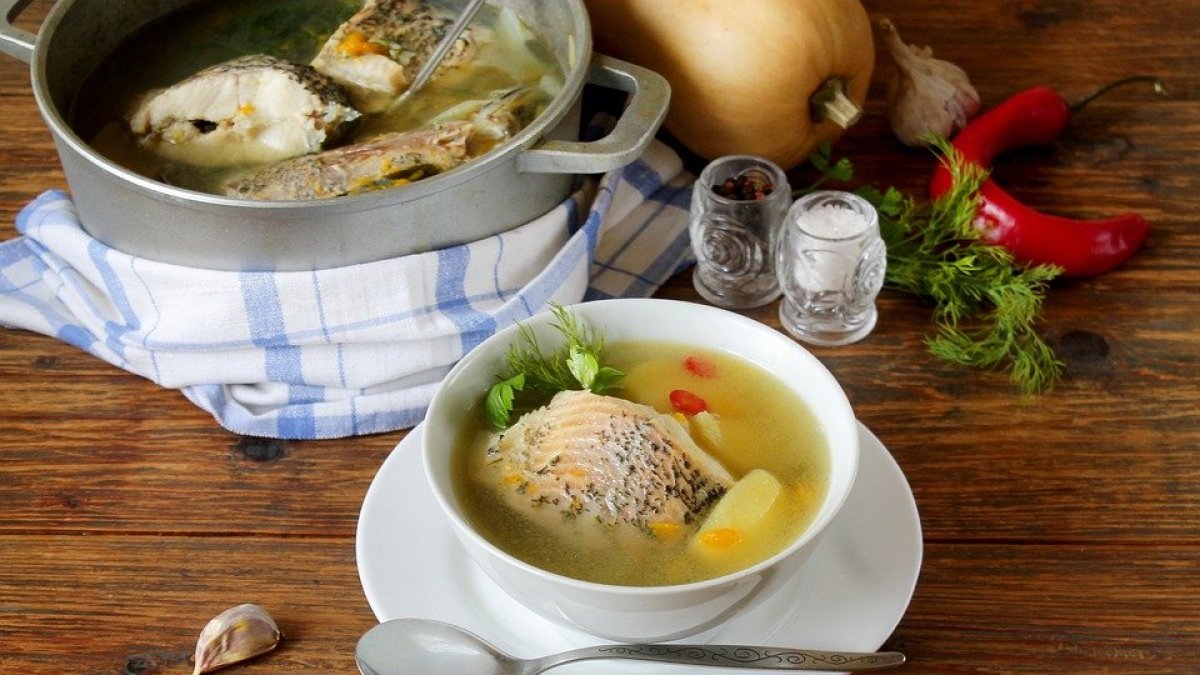 Sopa de pescado para almorzar.