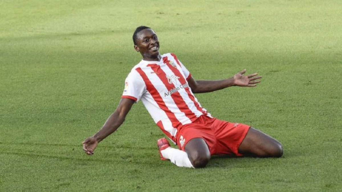 Umar Sadiq tiene su futuro en la Primera División.