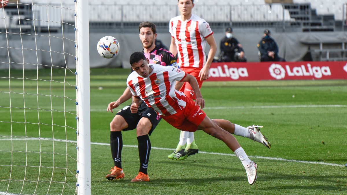 Samú Costa saldrá del Almería en las próximas semanas.