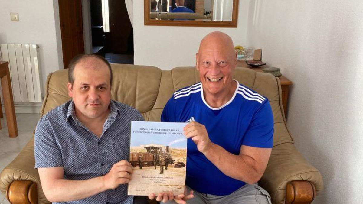 El libro les ha costado 20 años de trabajo y sacrificio a Andy Devey y a Juan Antonio Soler Jódar.