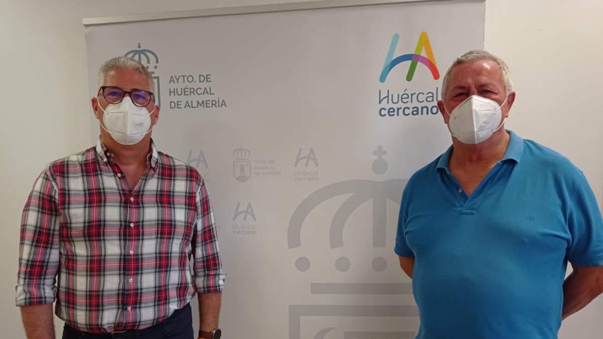 El alcalde y el subinspector jefe de la Policía Local de Huércal de Almería