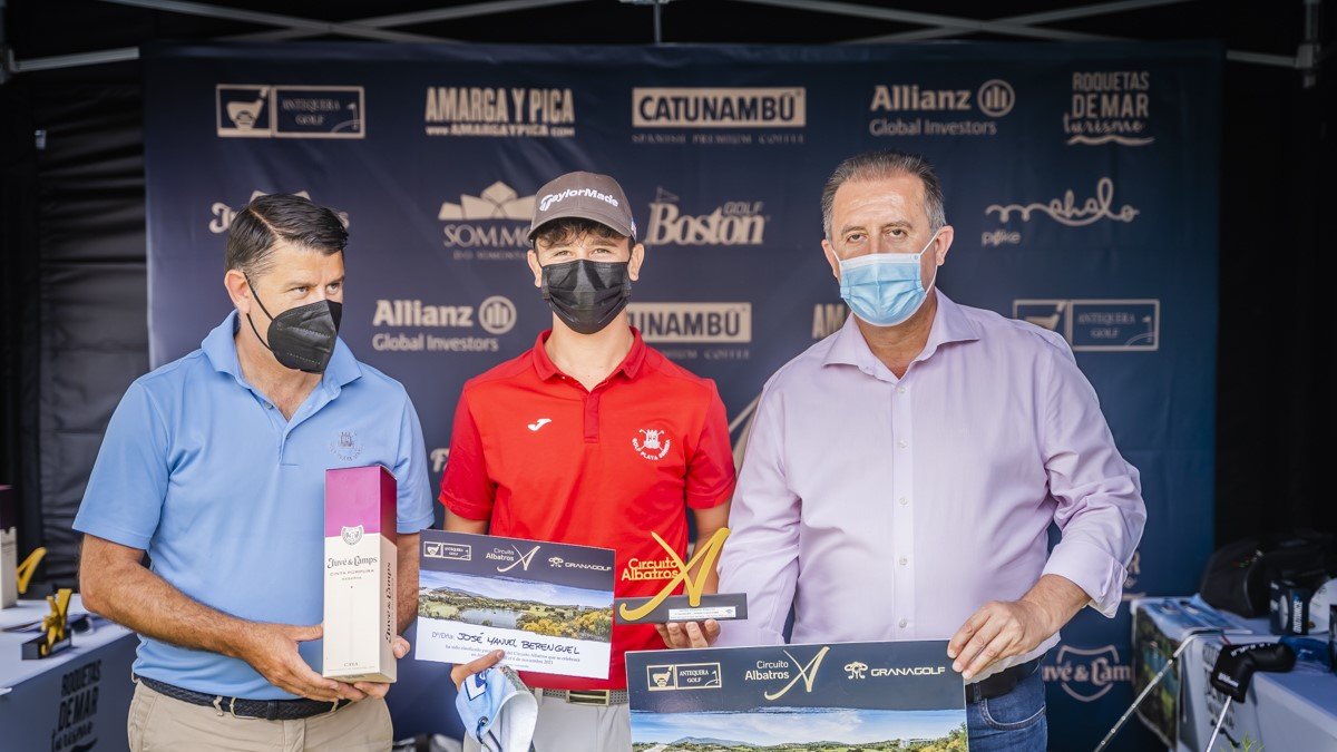 José Manuel Berenguel recibiendo su premio.