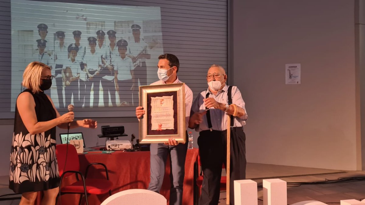 Entrega del pergamino.