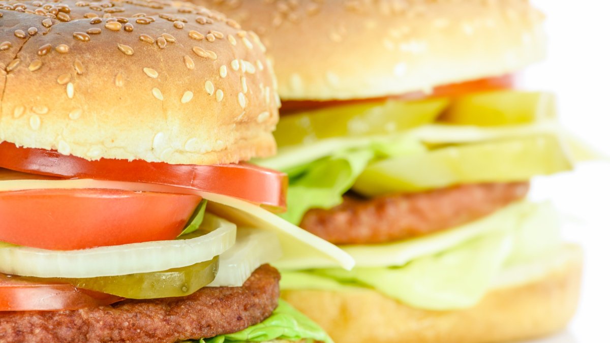 De cena, hamburguesas.