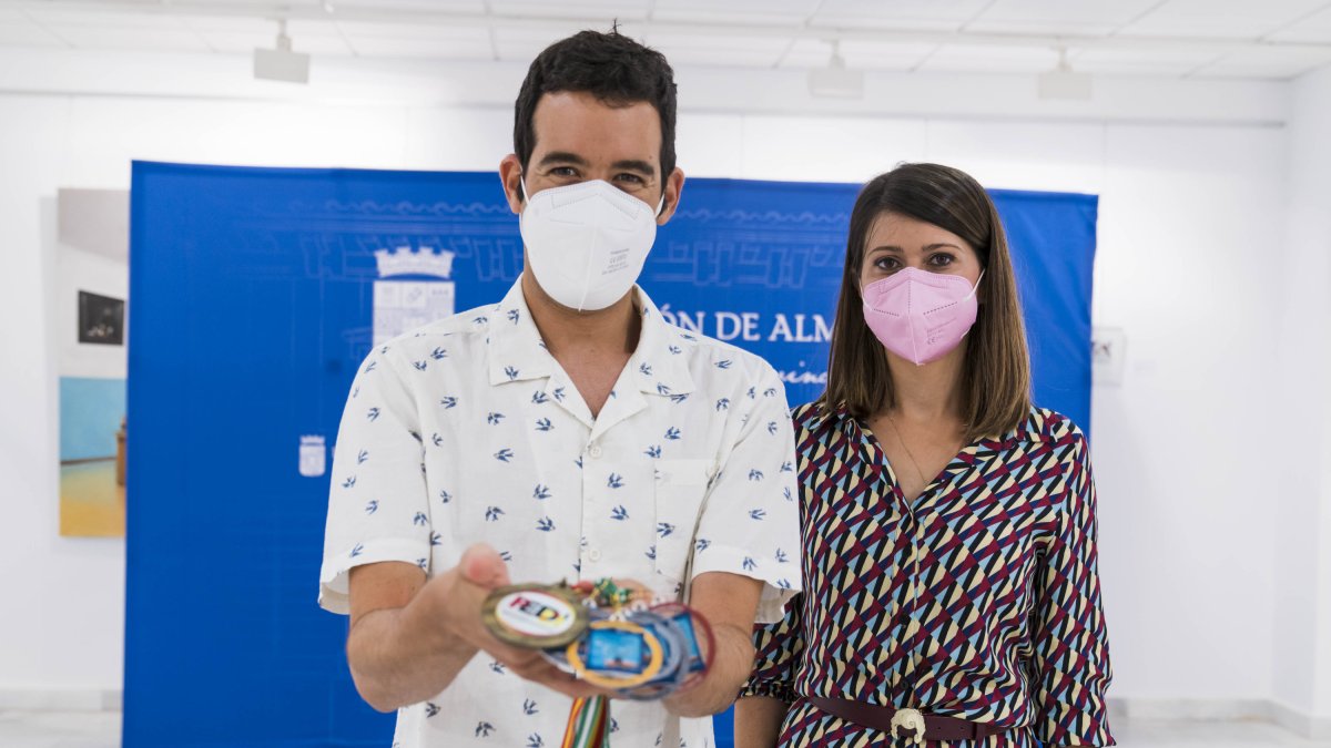 Ángeles Martínez ha sido la encargada de recibir al gran Carlos Tejada.