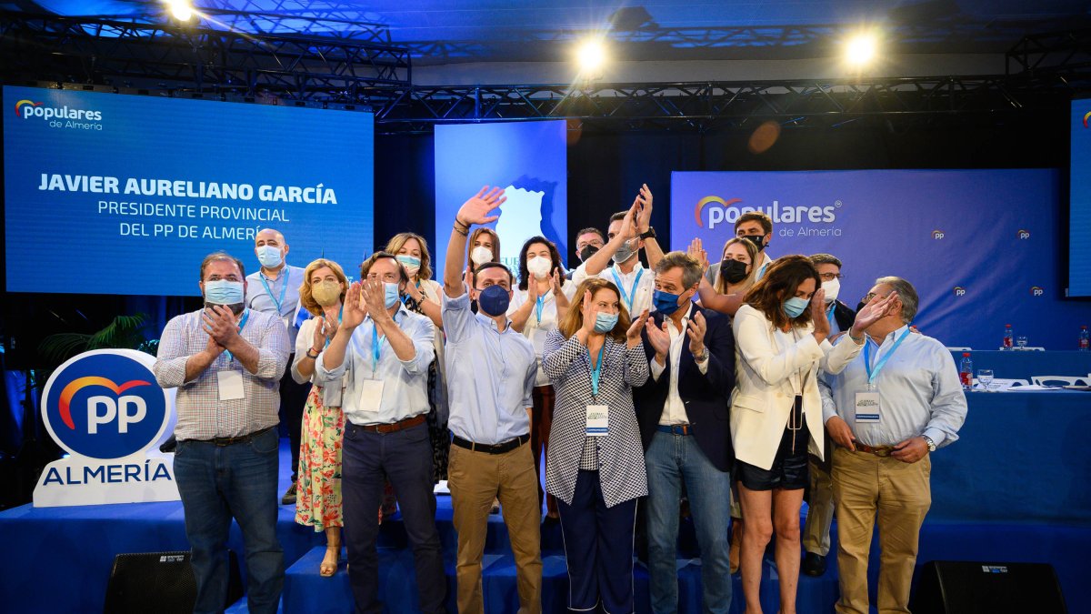 Imagen tras conocerse los votos de los compromisarios.