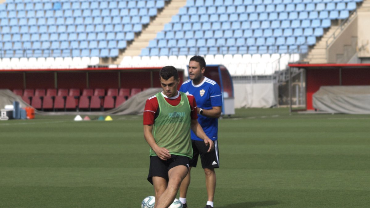 Yanis Rahmani volverá a hacer la pretemporada con el Almería.