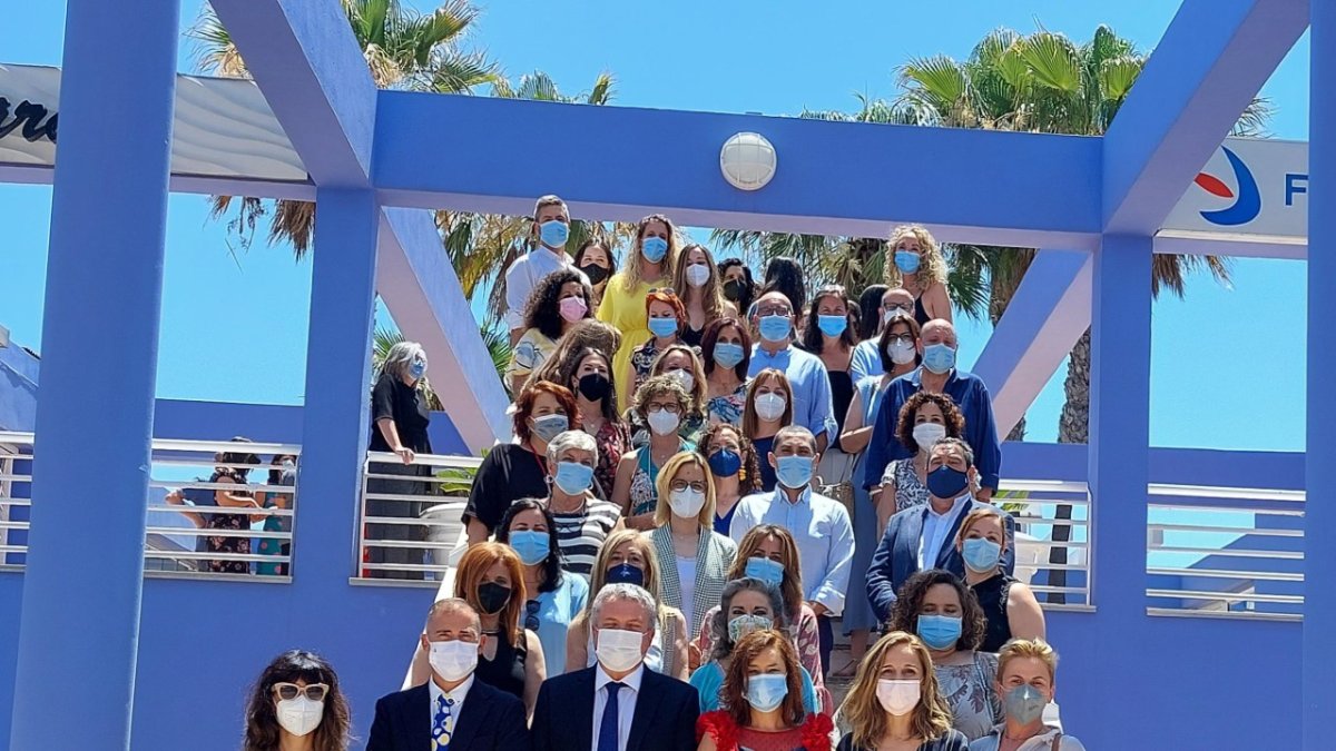 Foto de familia de los delegados con las enfermeras referentes.