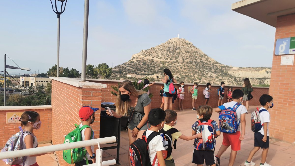 Entrada de niños a la Ludoteca.