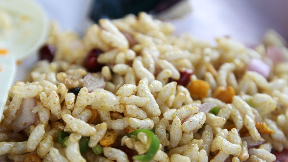 Ensalada de arroz integral para almorzar.