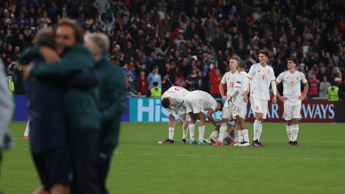 La alegría de los italianos contrasta con la decepción de la Selección.