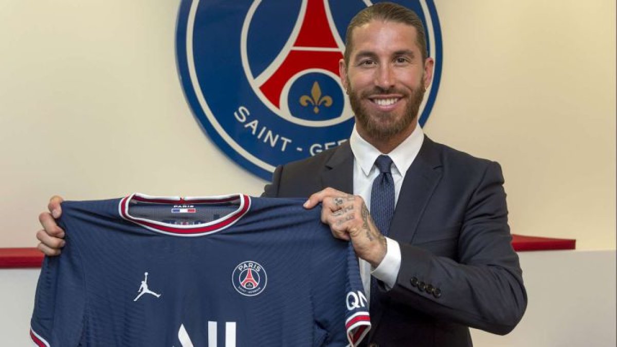 Sergio Ramos con su nueva camiseta.